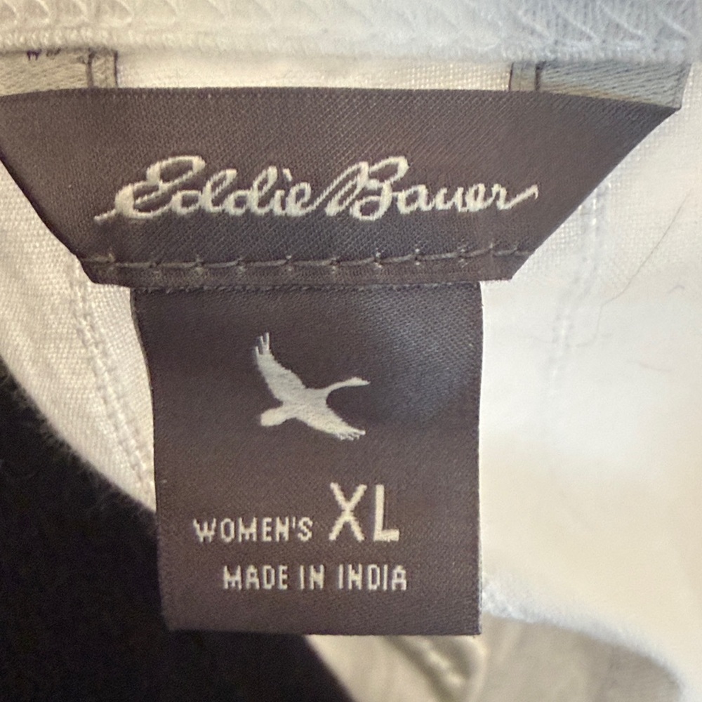 NWT Eddie Bauer Women's White V-neck Sleeveless Top - Size XL - feminine details - Picture 2 of 10